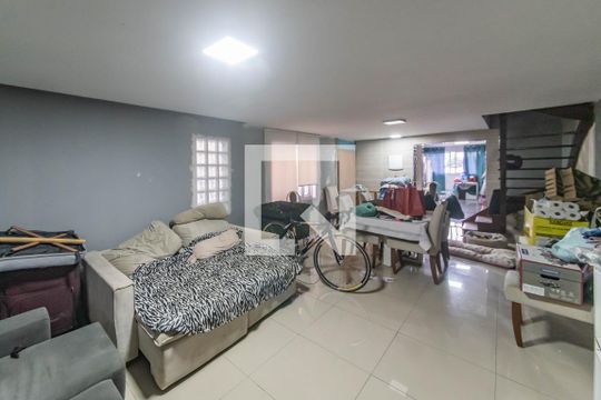 Casa para alugar com 3 quartos, 281m² em Parque Jabaquara, São Paulo