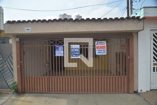 Fachada de casa à venda com 2 quartos, 109m² em Cidade São Jorge, Santo André