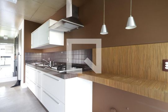 Cozinha de apartamento para alugar com 1 quarto, 70m² em Vila Suzana, São Paulo
