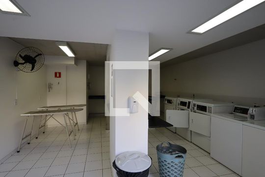 Área comum - Lavanderia de apartamento para alugar com 1 quarto, 70m² em Vila Suzana, São Paulo