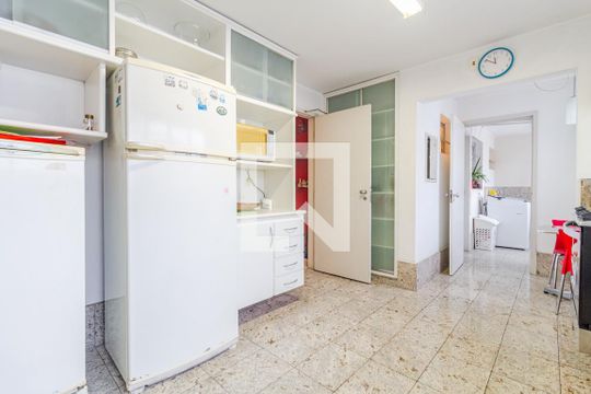 Cozinha de apartamento à venda com 3 quartos, 190m² em Cerqueira César, São Paulo