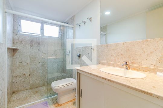 Banheiro Social de apartamento à venda com 3 quartos, 190m² em Cerqueira César, São Paulo