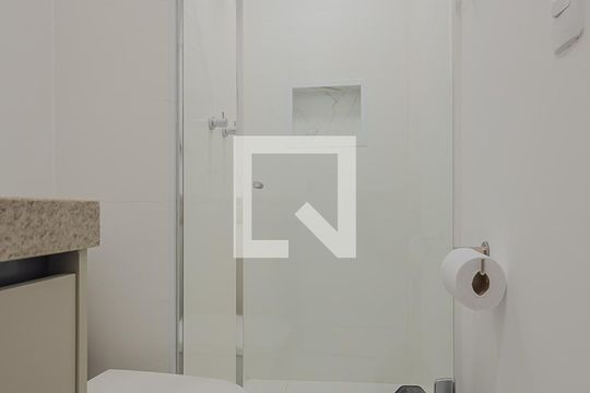 Banheiro de kitnet/studio à venda com 1 quarto, 28m² em Sumaré, São Paulo