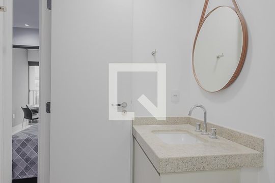 Banheiro de kitnet/studio à venda com 1 quarto, 28m² em Sumaré, São Paulo
