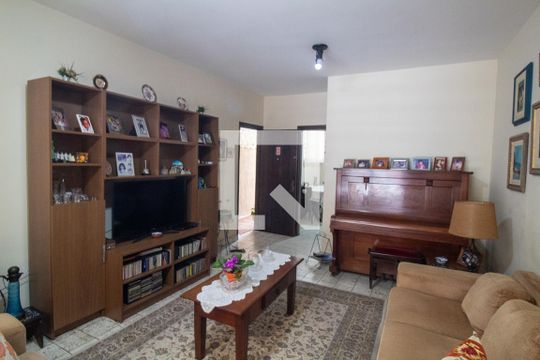 Sala de casa à venda com 4 quartos, 160m² em Vila Cordeiro, São Paulo