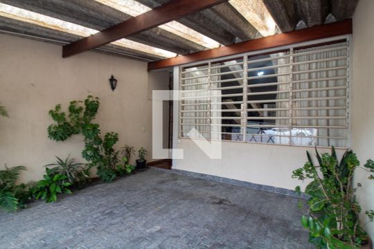 Garagem de casa à venda com 4 quartos, 160m² em Vila Cordeiro, São Paulo