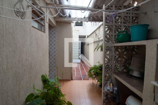 Quintal de casa à venda com 4 quartos, 160m² em Vila Cordeiro, São Paulo