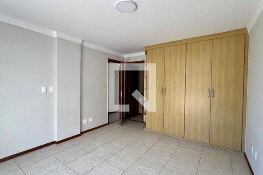 Apartamento à venda com 3 quartos, 200m² em Itaipu, Niterói