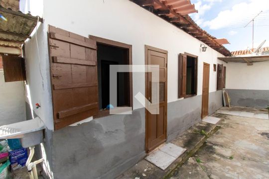 Fachada de casa à venda com 1 quarto, 33m² em Fonseca, Niterói