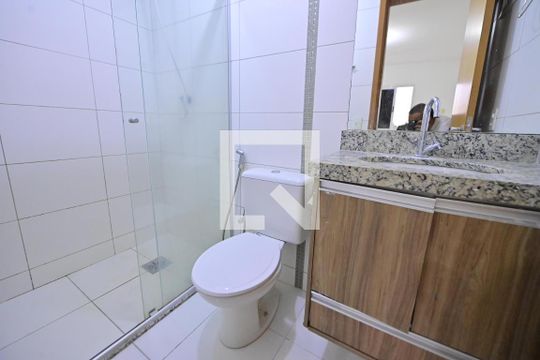 Banheiro 2 de apartamento para alugar com 2 quartos, 63m² em Parque Amazonia, Goiânia