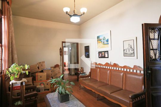 Casa para alugar com 3 quartos, 300m² em Floresta, Belo Horizonte