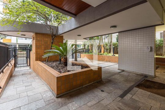 Entrada de apartamento para alugar com 2 quartos, 70m² em Pinheiros, São Paulo
