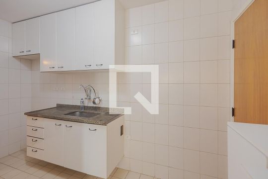 Cozinha de apartamento para alugar com 2 quartos, 70m² em Pinheiros, São Paulo