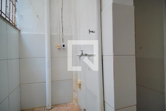 Área de serviço de apartamento para alugar com 2 quartos, 45m² em São Geraldo, Porto Alegre