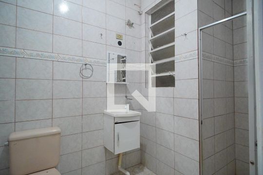 Banheiro de apartamento para alugar com 2 quartos, 45m² em São Geraldo, Porto Alegre