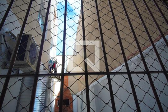 Quarto 1_Vista de apartamento para alugar com 2 quartos, 45m² em São Geraldo, Porto Alegre