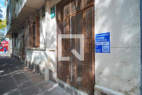 Fachada de apartamento para alugar com 2 quartos, 45m² em São Geraldo, Porto Alegre