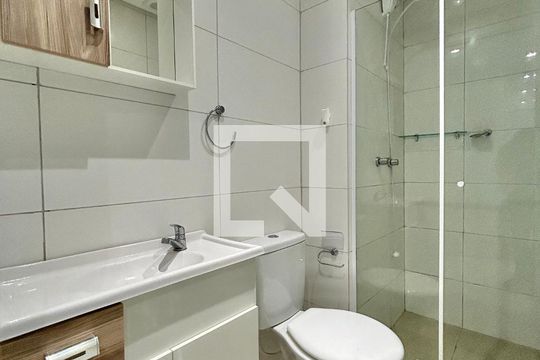 Banheiro de apartamento à venda com 2 quartos, 65m² em Primavera, Novo Hamburgo