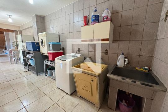 Área de Serviço de casa à venda com 3 quartos, 750m² em Parque Sao Luiz, Jundiaí