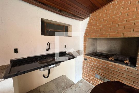Quintal com Churrasqueira de casa à venda com 3 quartos, 750m² em Parque Sao Luiz, Jundiaí