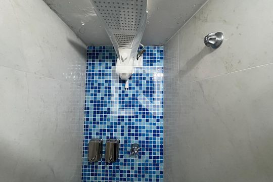 Banheiro de kitnet/studio à venda com 1 quarto, 30m² em Jardim Paulista, São Paulo
