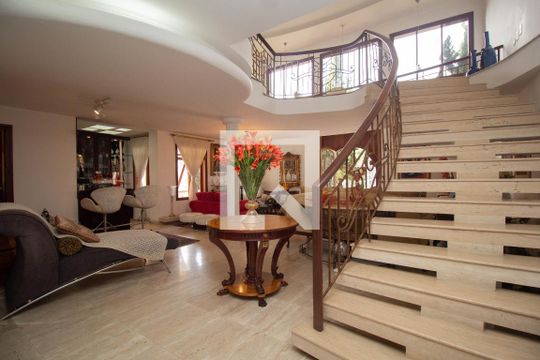 Casa para alugar com 4 quartos, 400m² em City América, São Paulo