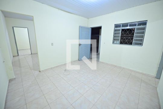 Sala de casa para alugar com 2 quartos, 80m² em Setor Sul, Goiânia