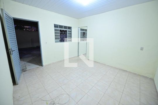 Sala de casa para alugar com 2 quartos, 80m² em Setor Sul, Goiânia