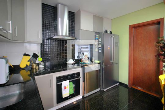Cozinha de apartamento à venda com 4 quartos, 180m² em Buritis, Belo Horizonte