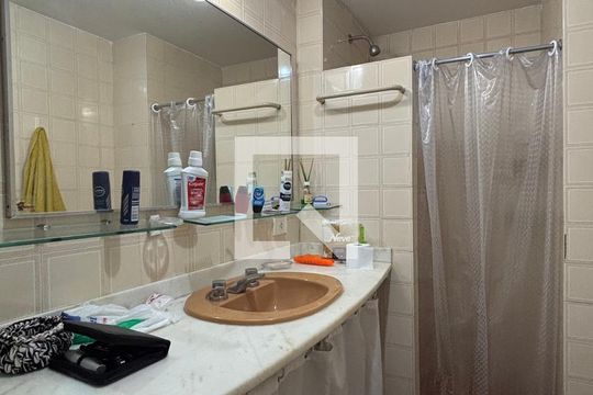 Banheiro social de apartamento à venda com 1 quarto, 65m² em Ipanema, Rio de Janeiro