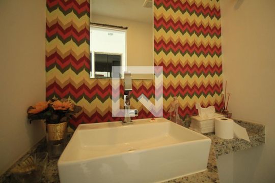 Lavabo de apartamento para alugar com 4 quartos, 140m² em Cabula, Salvador