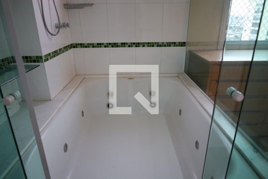 Banheiro da Suíte de apartamento para alugar com 6 quartos, 326m² em Jardim Campo Grande, São Paulo