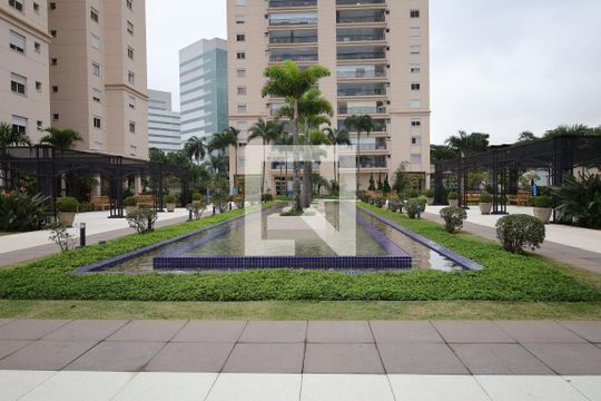 Fachada  de apartamento para alugar com 6 quartos, 326m² em Jardim Campo Grande, São Paulo