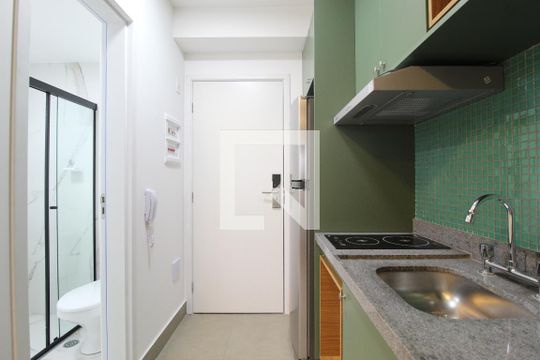 Cozinha de apartamento para alugar com 1 quarto, 24m² em Indianópolis, São Paulo