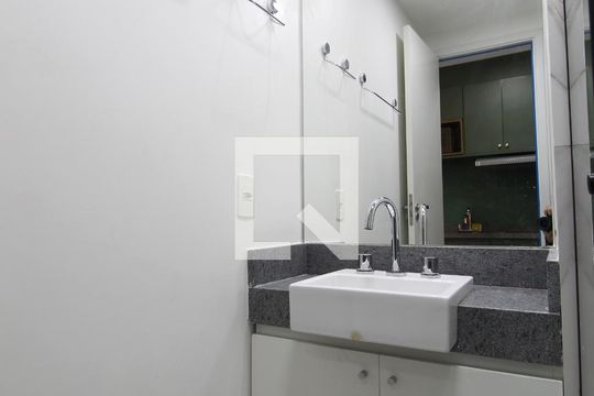 Banheiro de apartamento para alugar com 1 quarto, 24m² em Indianópolis, São Paulo