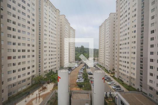 Sala vista de apartamento para alugar com 2 quartos, 42m² em Usina Piratininga, São Paulo