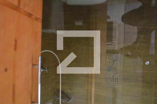 Banheiro de serviço de apartamento para alugar com 2 quartos, 82m² em Campestre, Santo André