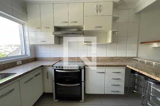 Cozinha de casa de condomínio para alugar com 2 quartos, 80m² em Jardim Alvorada (zona Oeste), São Paulo