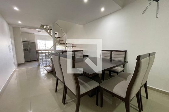 Sala de casa de condomínio para alugar com 2 quartos, 80m² em Jardim Alvorada (zona Oeste), São Paulo