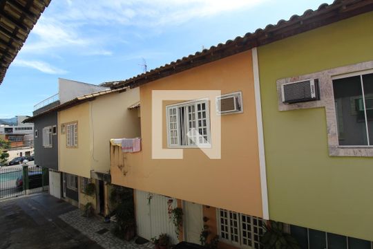 Quarto 1 - vista de casa de condomínio para alugar com 3 quartos, 107m² em Curicica, Rio de Janeiro