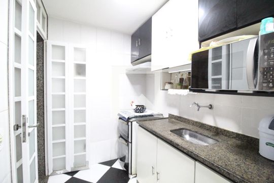 Cozinha de casa de condomínio para alugar com 3 quartos, 107m² em Curicica, Rio de Janeiro