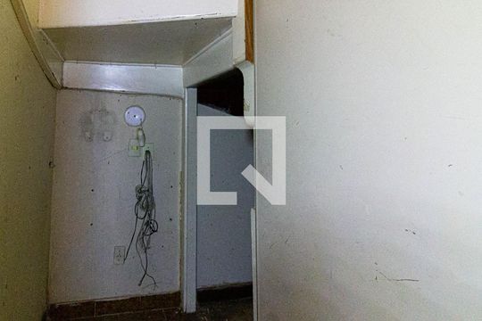 Porão de casa à venda com 4 quartos, 260m² em Vila Romana, São Paulo