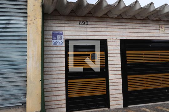 Fachada de casa à venda com 3 quartos, 90m² em São Lucas, São Paulo