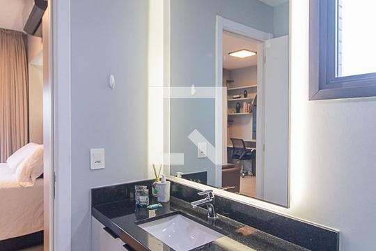 Banheiro de apartamento à venda com 1 quarto, 35m² em Teresópolis, Porto Alegre