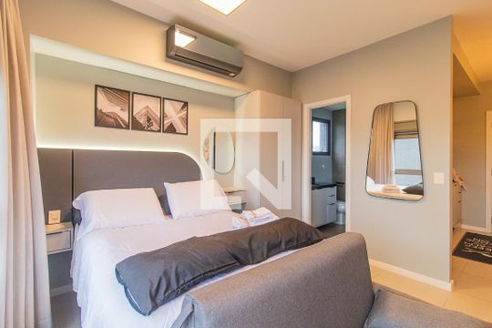 Sala/Quarto de apartamento à venda com 1 quarto, 35m² em Teresópolis, Porto Alegre