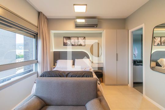 Sala/Quarto de apartamento à venda com 1 quarto, 35m² em Teresópolis, Porto Alegre