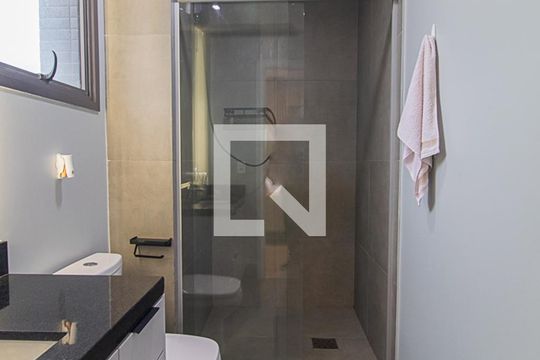 Banheiro de apartamento à venda com 1 quarto, 35m² em Teresópolis, Porto Alegre