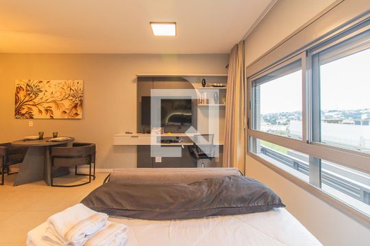 Sala/Quarto de apartamento à venda com 1 quarto, 35m² em Teresópolis, Porto Alegre