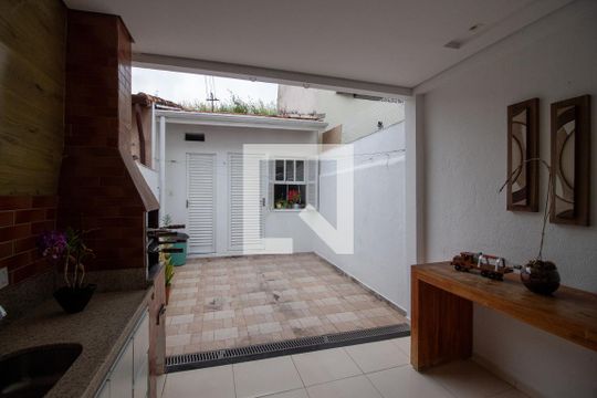Quintal de casa à venda com 2 quartos, 103m² em Jardim Trussardi, São Paulo