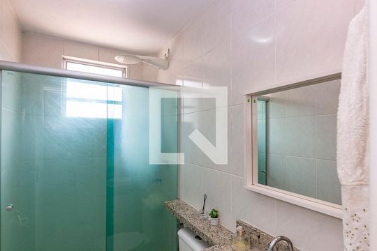 Banheiro da Suíte de casa de condomínio à venda com 3 quartos, 143m² em Cabral, Contagem